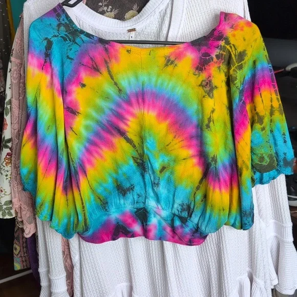 Kathmandu Vibrant Tie-Dye Crop Top - Picture 4 of 4